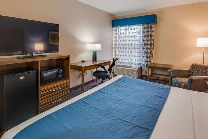 Room 6 of 24