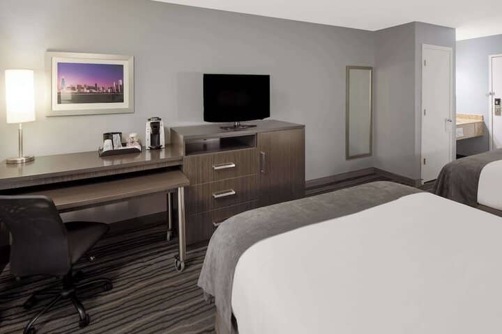 Room 12 of 27