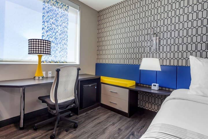 Room 10 of 27