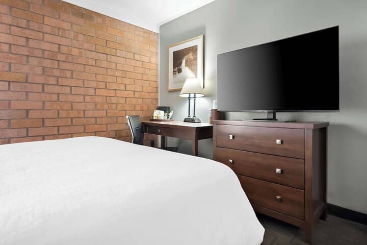 Room 26 of 43