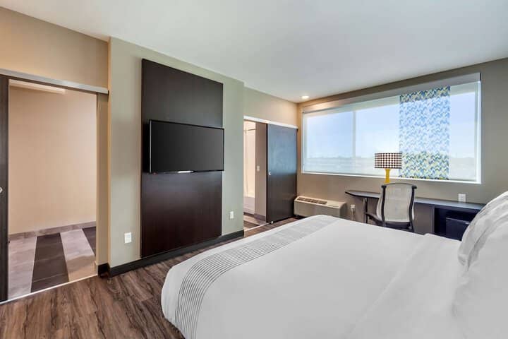 Room 13 of 27
