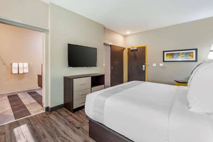 Room 11 of 27
