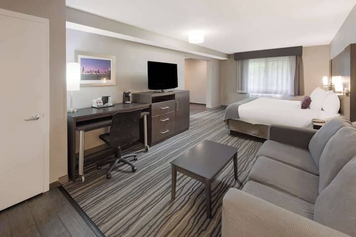 Room 4 of 27