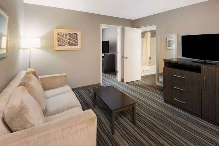 Room 8 of 27