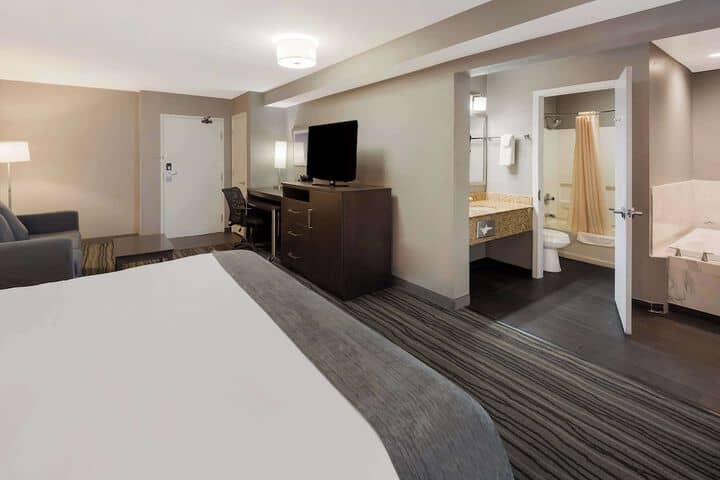 Room 5 of 27