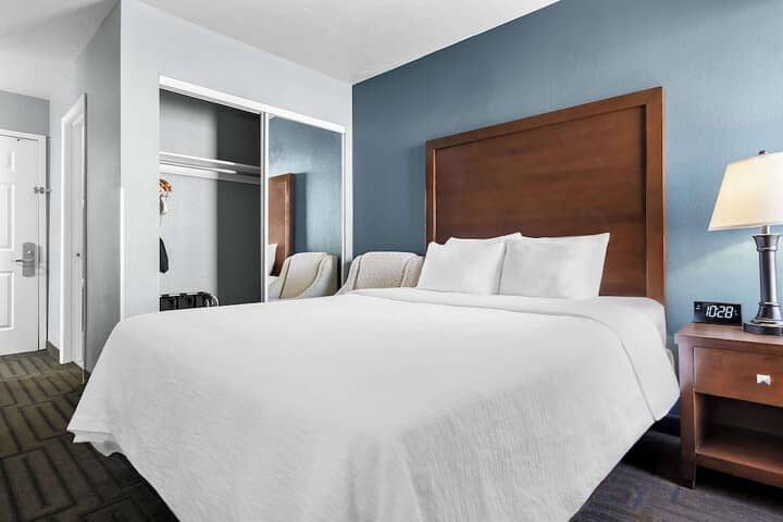 Room 25 of 43