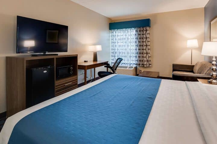 Room 4 of 24