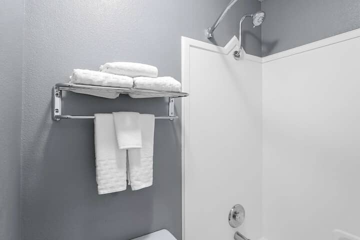 Room 32 of 43