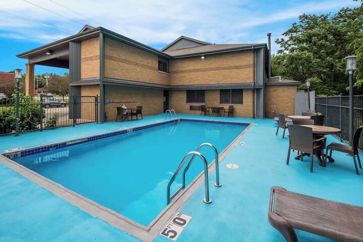 Pool 22 of 27