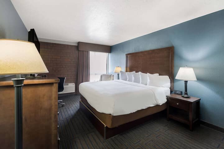 Room 4 of 43